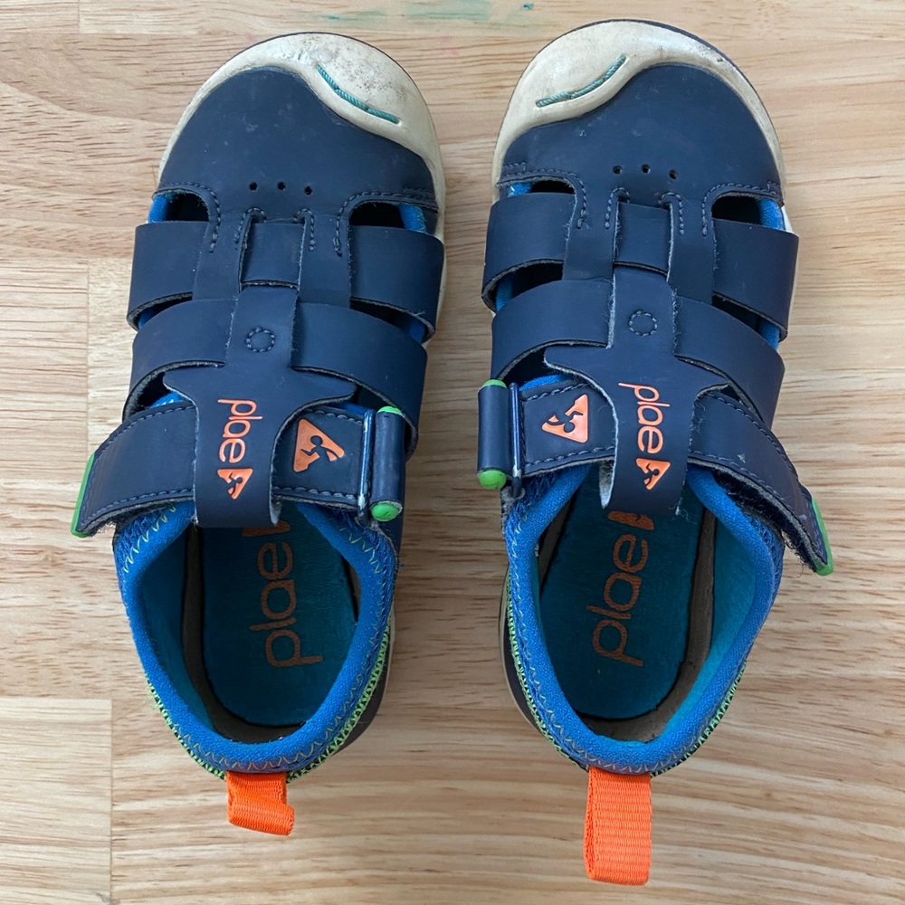 Plae size 9 Sam shoes